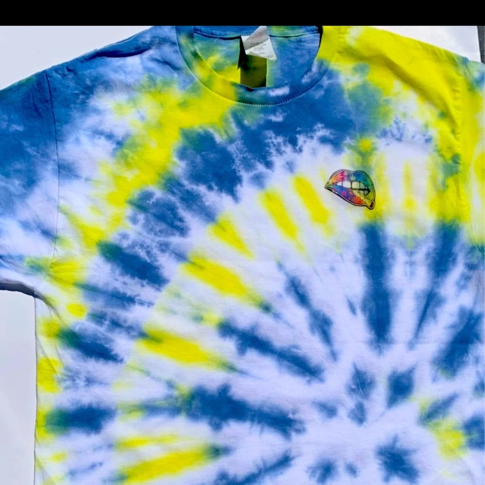 Tie dye t shirt.. funny logo t shirt